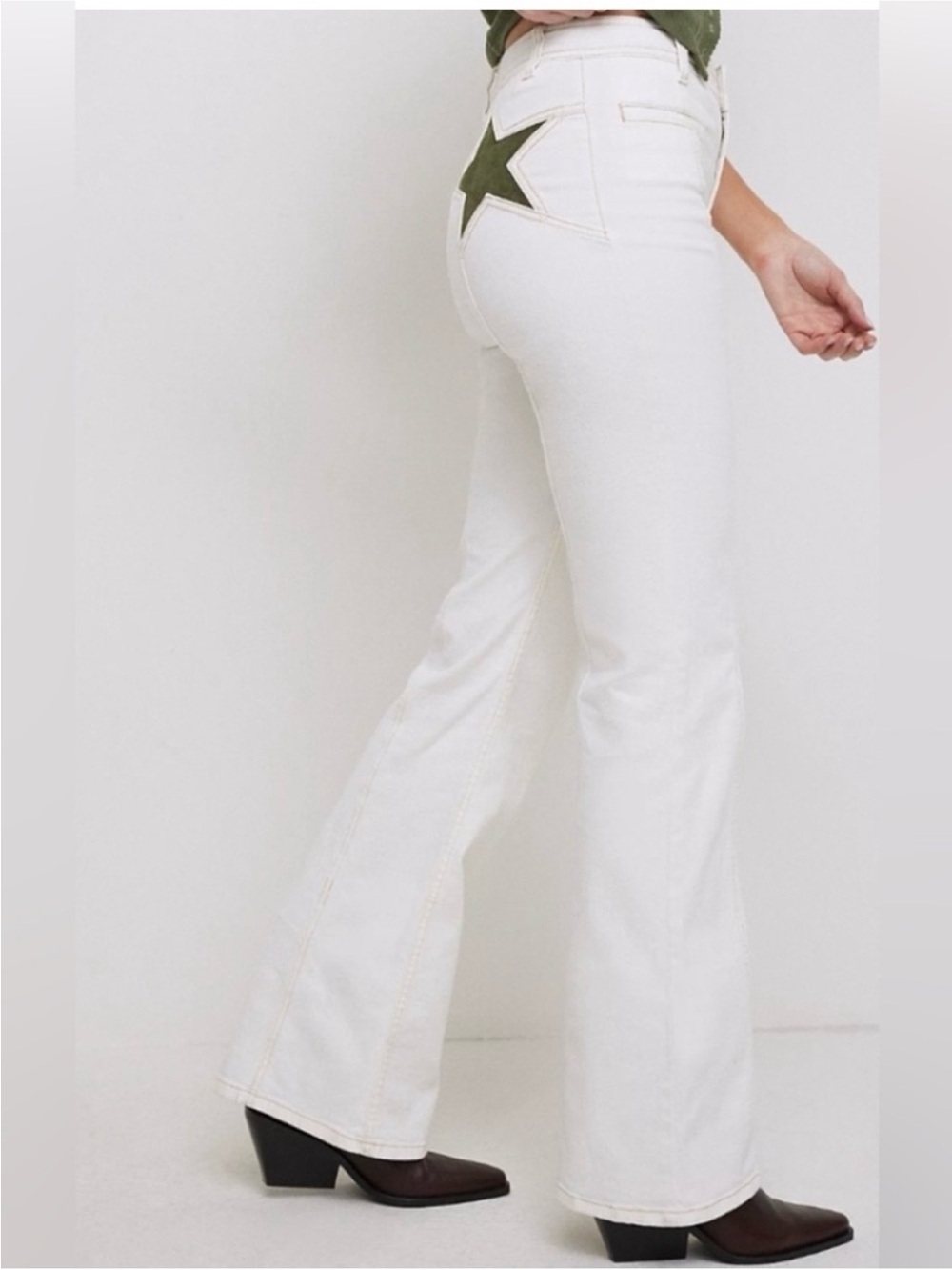 We the Free White Women’s Jeans with Olive Star Back Patch - Picture 4 of 7